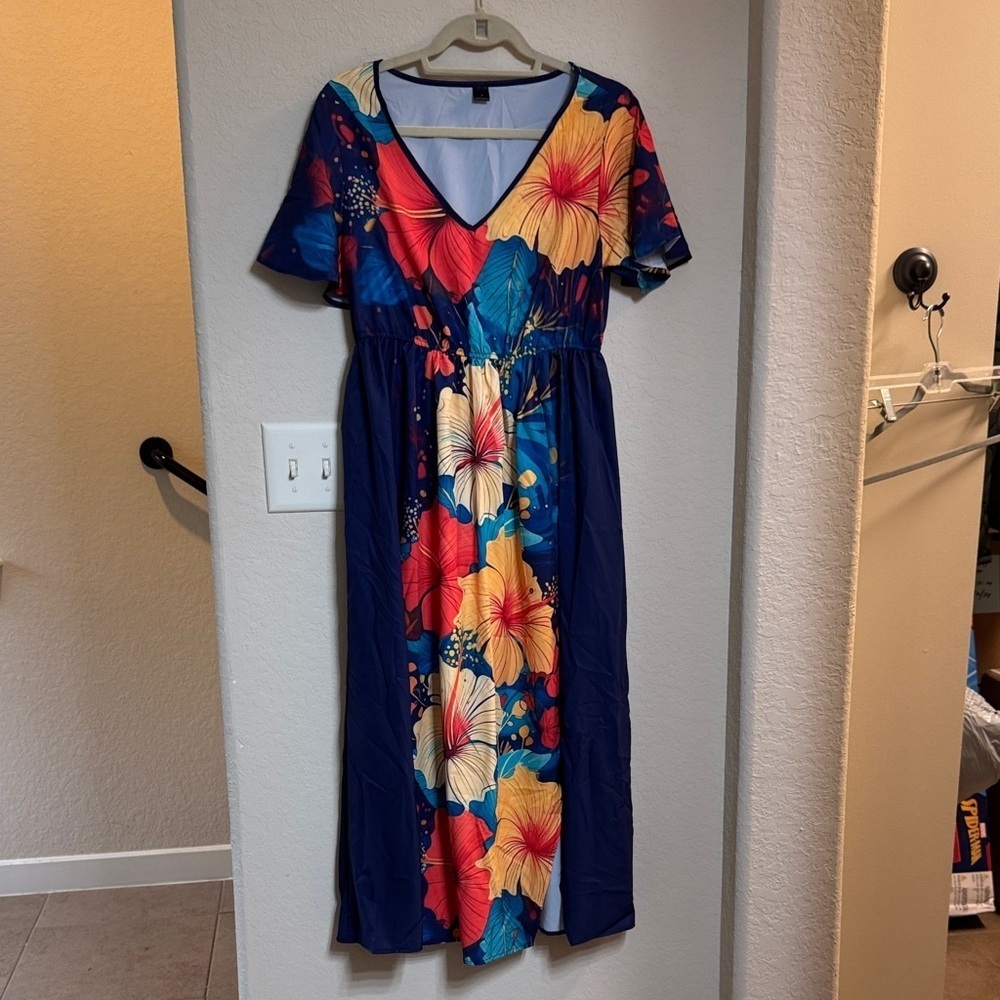 Floral V-Neck Maxi Dress - Multicolor Size S